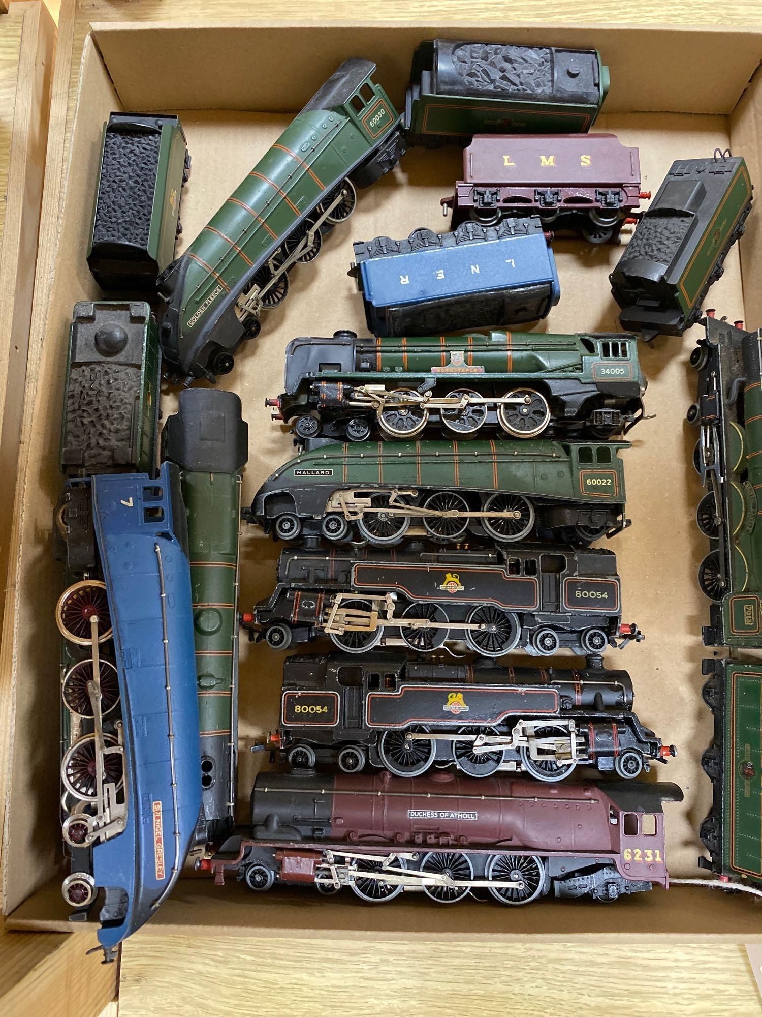 Hornby Dublo locomotives, including Barnstaple, Bristol Castle and Cardiff Castle, one tender lacking (10)